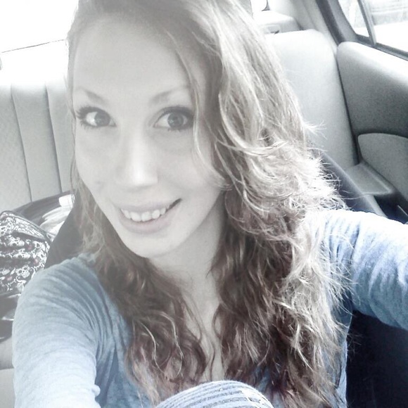 Welcome To My Closet! - Picture 4 of 6